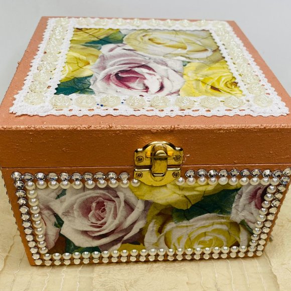 Decoupage multipurpose decorative wooden box - Picture 2 of 7